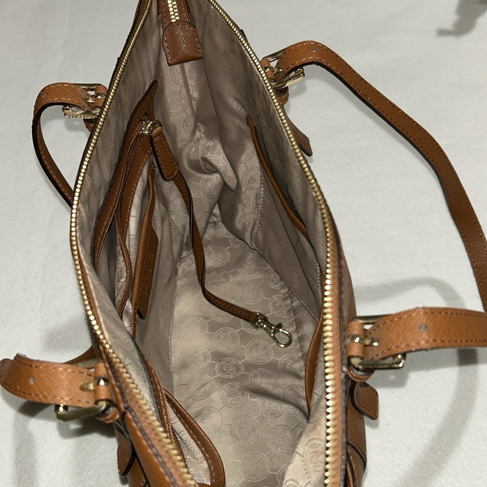 Michael Kors Jet Set zip-top leather shoulder bag - Picture 4 of 5